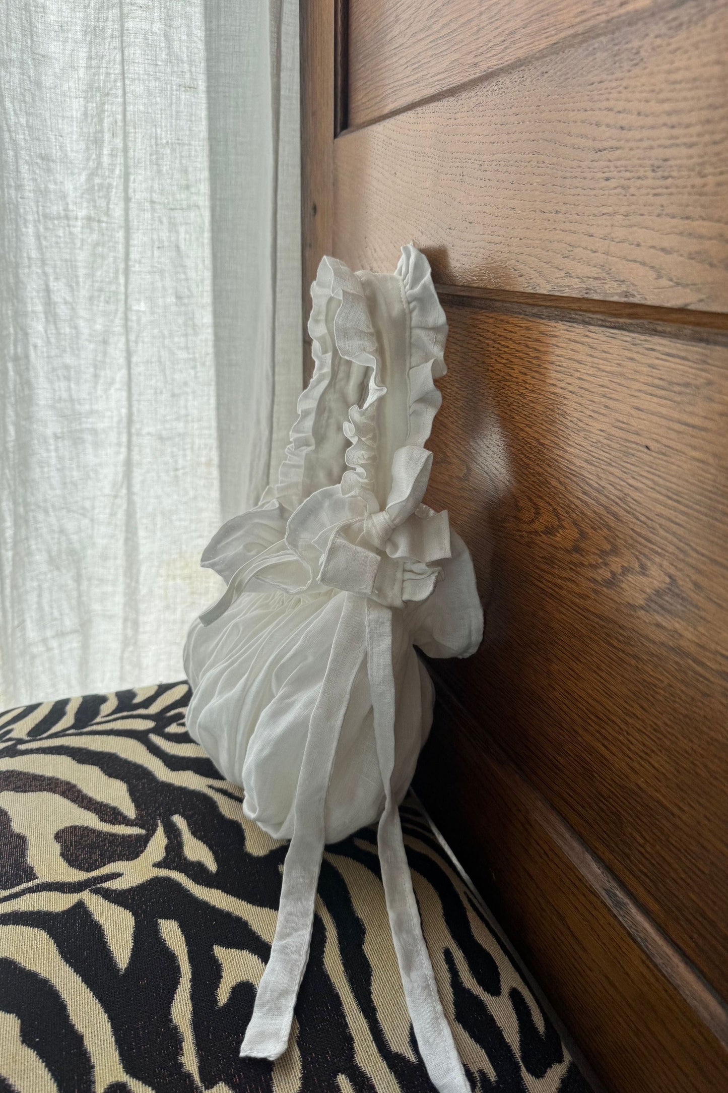 Belf Bag - The White Frilly